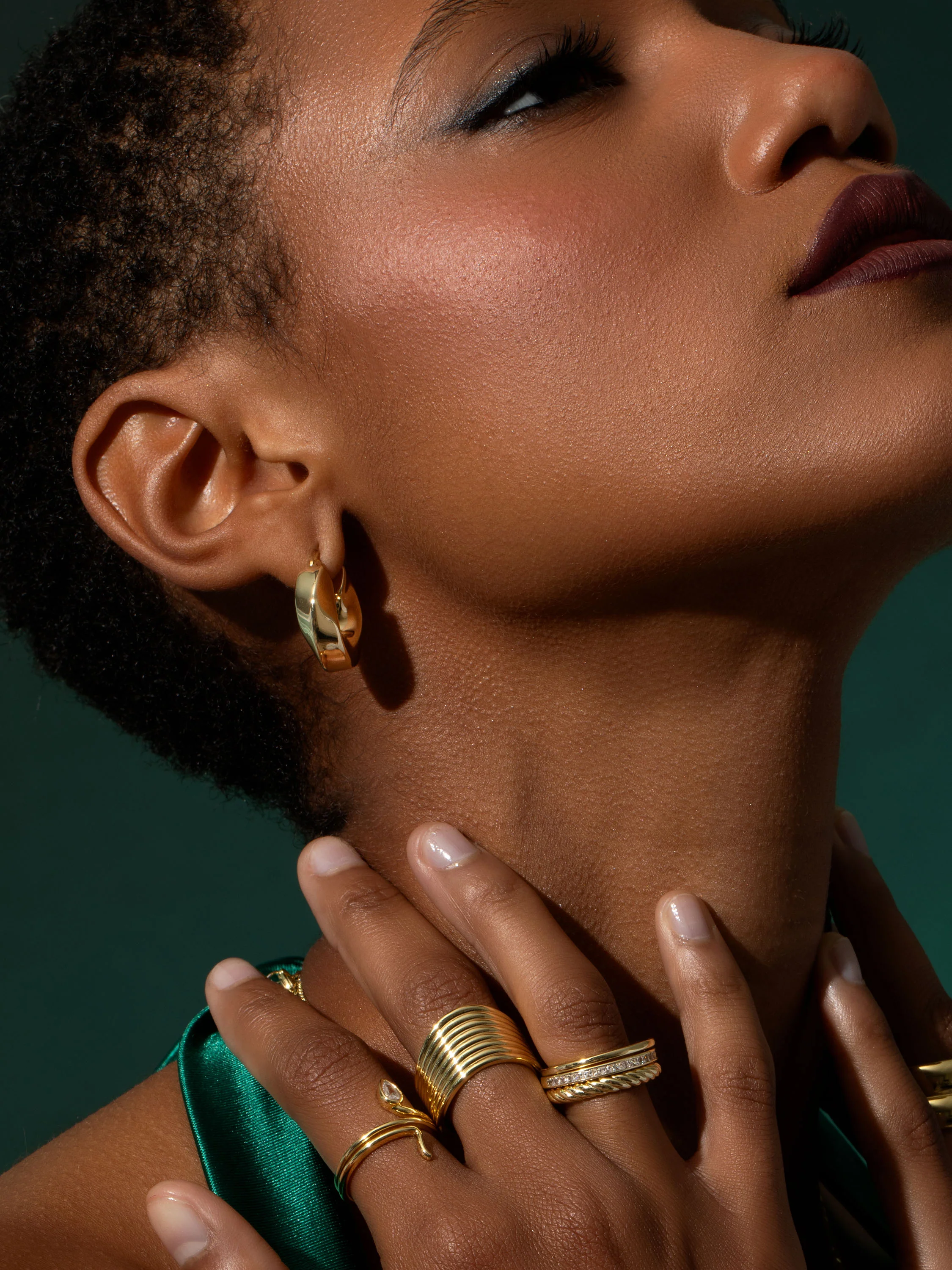 Artistic Twist Hoop Earrings - Image 4