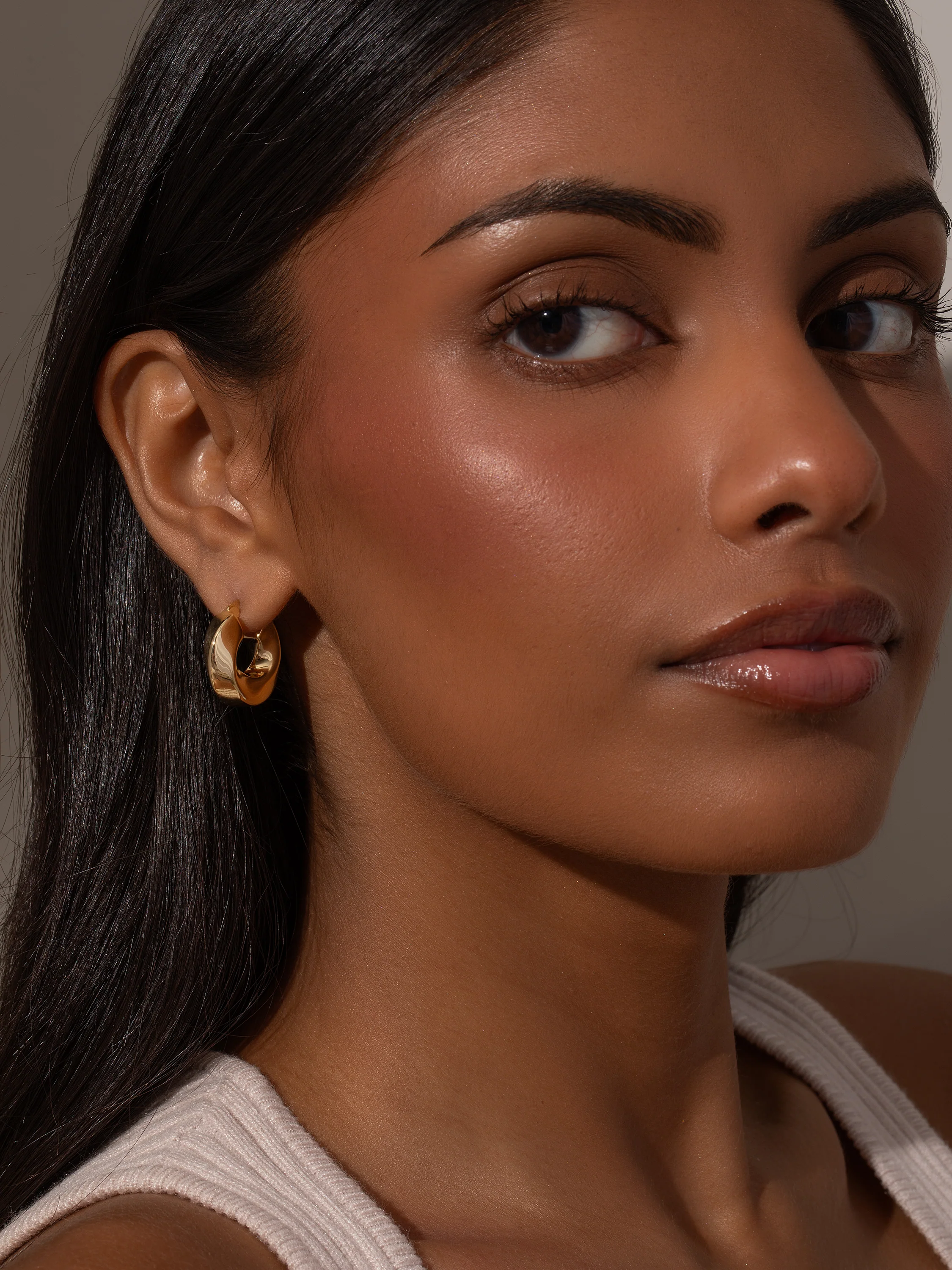 Artistic Twist Hoop Earrings - Image 5