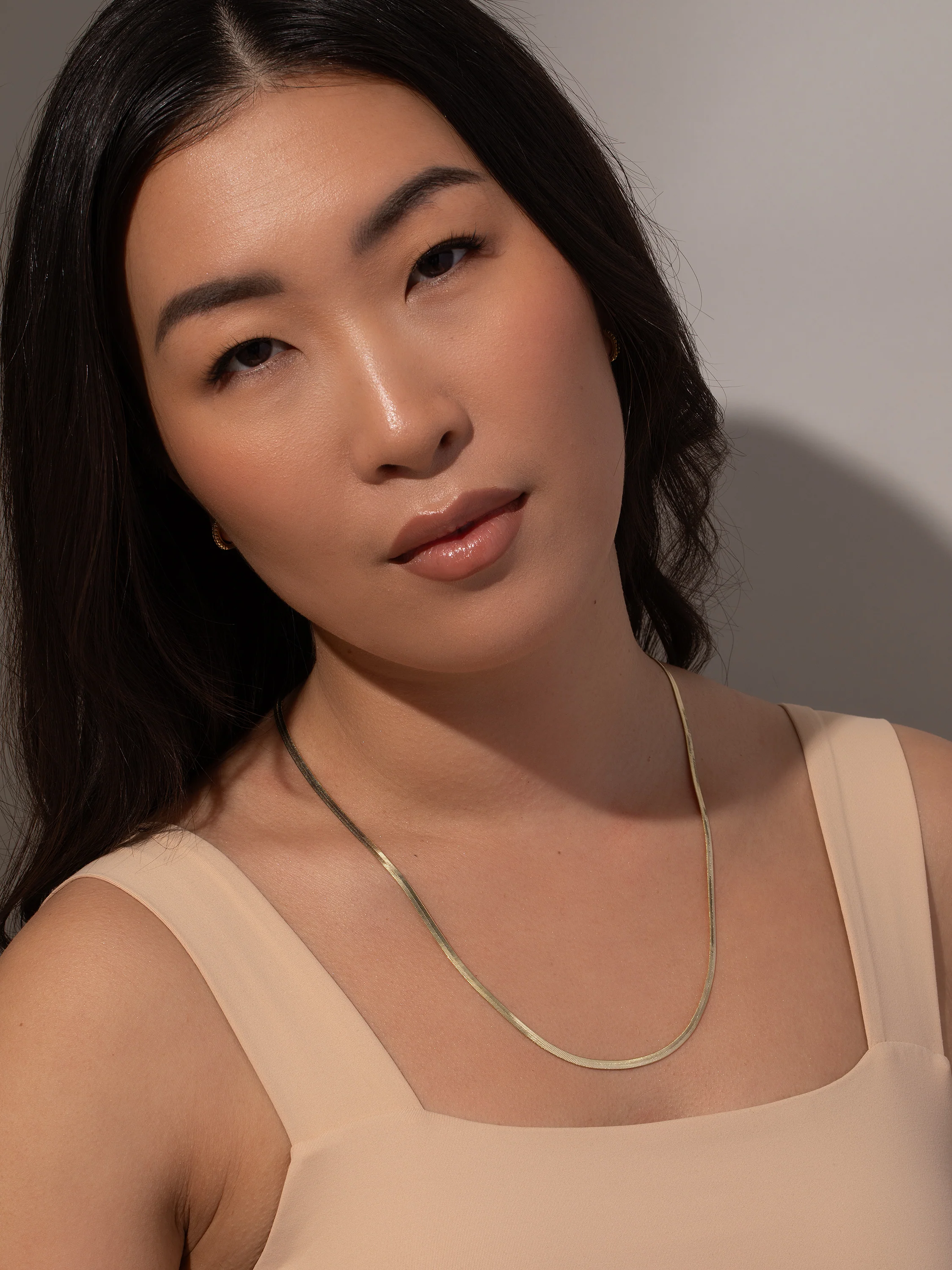 Bossy Herringbone Chain Necklace - Image 3