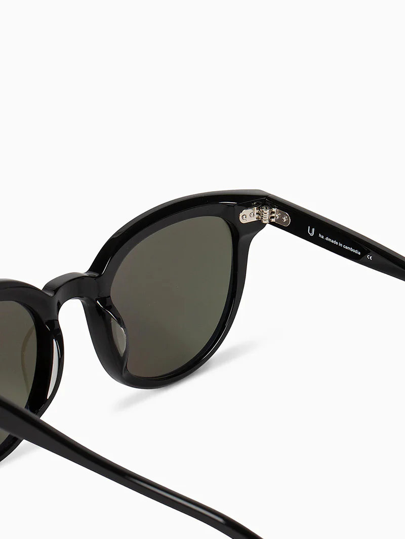 Classic Round Sunglasses - Image 7