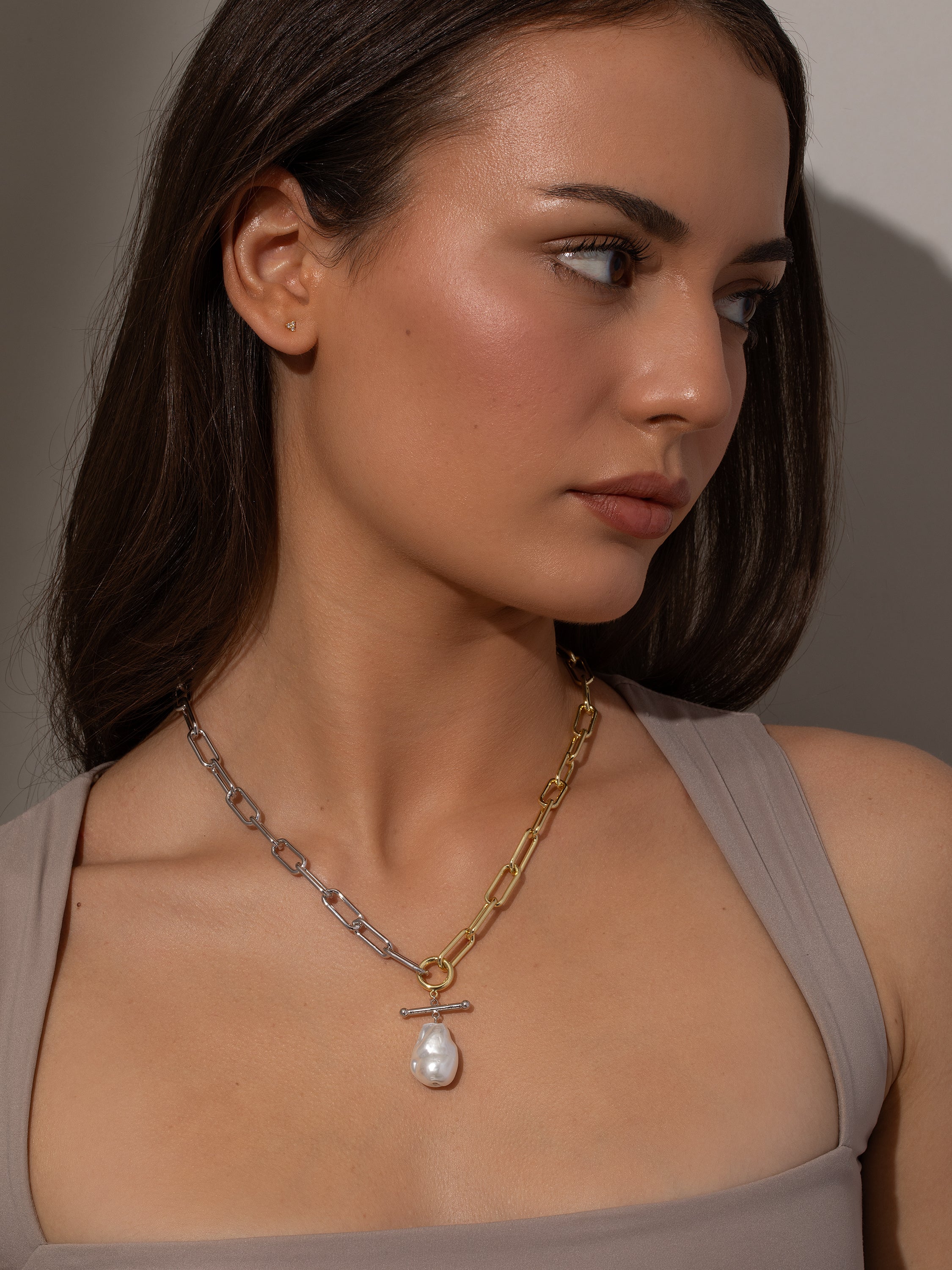 Mixed Metal Pearl and Chain Necklace - Image 2